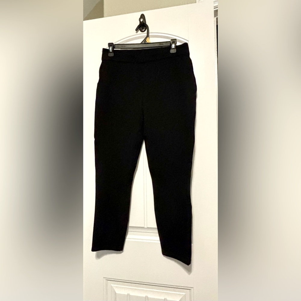 Spanx Pull On Black Cropped Capri Pants